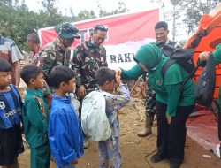 Personel dan Persit Kodim 0119/Bener Meriah Salurkan Bantuan Korban Banjir di Desa Perumpaken, Kec. Mesidah Bener Meriah