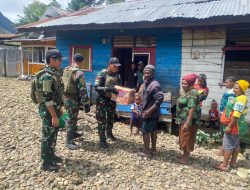 Satgas Yonif 112/DJ Laksanakan Anjangsana dan Gotong Royong di Puncak Jaya