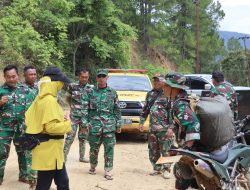Prajurit Kodim 0113/Gayo Lues, Persit Dan Relawan tembus medan sulit Pining untuk antar Bantuan bagi Warga