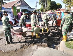 Cegah Luapan Air, Kodim 0119/Bener Meriah bersihkan Parit di Puskesmas Lampahan Bener Meriah