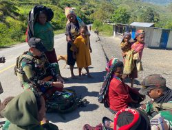 Satgas Yonif 112/DJ Hadirkan Layanan Kesehatan Gratis Keliling Bagi Warga Papua