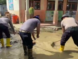 Pulihkan Sekolah Pascabanjir Bandang, Polres Bireuen Gotong Royong Bersihkan SD Negeri 11 Kutablang