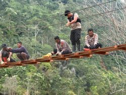 Polres Gayo Lues Selesaikan Pembangunan Jembatan Gantung di Dusun Begade Empat