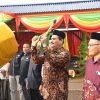Pukul Bedug, Kadis PMG Aceh Besar Resmikan Bazar Ramadhan dan Launching Meunasah Gampong Leu Ue