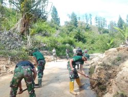 Pulihkan Akses tranportasi, Prajurit TNI bersihkan Longsor di Ruas Jalan Takengon–Bintang