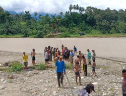 TNI Bersama masyarakat Terus Kebut Pembangunan Jembatan Gantung di Ds. Kumbang Jaya, Aceh Tenggara