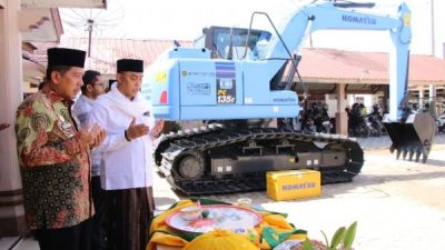 Pemkab Pidie Jaya Terima Satu Unit Excavator Dari KKP