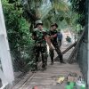 Kodim 0108/Agara Bersama Warga Bangun Tanggul Penahan Akses Jembatan Gantung Perintis, di Ds. Kumbang Jaya, Aceh Tenggara
