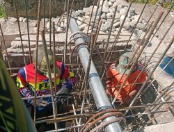 Kodim 0108/Agara Rakit Besi Pondasi Jembatan Perintis, di Ds. Lawe Pinis, Aceh Tenggara