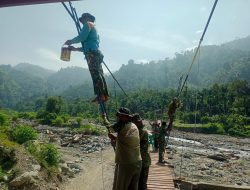 Kodim 0108/Agara mulai pasang Hanger Jembatan Gantung di Ds. Teger Miko, Aceh Tenggara