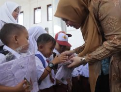 Kak Na Sapa Warga Uning Mas di Huntara Blang Rakal