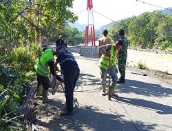 Semangat Gotong Royong TNI dan Masyarakat Percepat Pembuatan Rangka Jembatan Perintis Penghubung Dua Desa di Nagan Raya