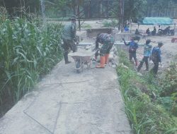 Percepat Pembangunan Jembatan Gantung, Kodim 0108/Agara dan Warga Gotong Royong Kumpulkan Material Batu di Sungai Kali Alas, Aceh Tenggara