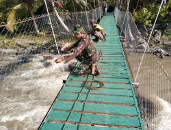 Percepat Penyelesaian Jembatan Gantung, Kodim 0108/Aceh Tenggara dan Warga Desa Jambur Mamang Kompak Pasang Pagar Pengaman