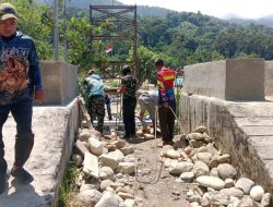 Percepat Pembangunan Akses Penghubung, Kodim 0108/Agara Cor Pondasi Jembatan Gantung di Ds. Lawe Ger-Ger Aceh Tenggara
