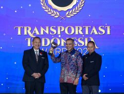 Jadi Role Model Nasional Layanan Transportasi Publik Gratis, Mualem Raih Transportasi Indonesia Award 2026