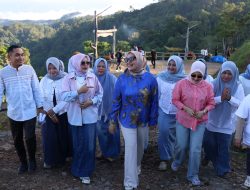 Saat Kak Ana Nikmati Panorama Negeri Atas Awan di Kilonam Geumpang Pidie