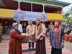 Kak Na Serahkan Mesin Jahit dan Mesin Obras ke Desa Kerajinan Salur Latun