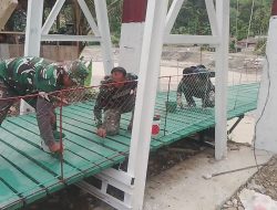 Kodim 0108/Agara dan Warga Warnai Tahap Akhir Pembangunan Jembatan Gantung di Ketambe Aceh Tenggara