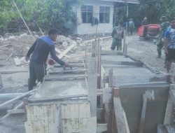 TNI dan Masyarakat Gotong Royong Percepat Pengecoran Lantai Jembatan Beton di Desa Bunga Melur Aceh Tenggara