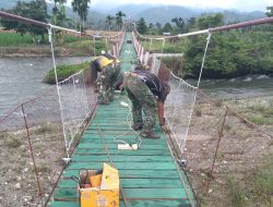 Kodim 0108/Agara dan Masyarakat Percepat Finishing Jembatan Gantung di Ds. Kuta Ujung, Aceh Tenggara