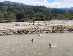 TNI dan Masyarakat Gotong Royong Perkuat Jembatan Gantung Penghubung Dua Desa di Aceh Tenggara