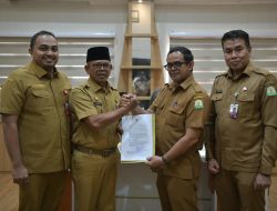 Taufik Jadi Plt Sekda Aceh, Wagub Dek Fadh: Jaga Integritas dan Bangun Komunikasi yang Baik
