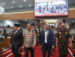 Dek Fadh Hadiri Rapat Paripurna DPRA, Sampaikan Tanggapan atas Pertanggungjawaban APBA 2025