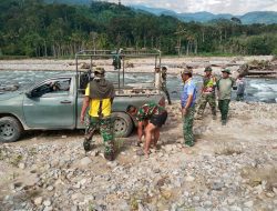 TNI dan Warga Gotong Royong bangun Jembatan Gantung di Lawe Pinis Aceh Tenggara