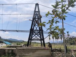 Personel Kodim 0108/Agara dan Warga Percepat Pembangunan Jembatan Gantung di Desa Lawe Ger Ger, Aceh Tenggara