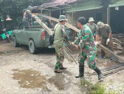 Kodim 0108/Agara dan Warga Gotong Royong Angkat Material Besi untuk Pembangunan Jembatan Gantung Perintis